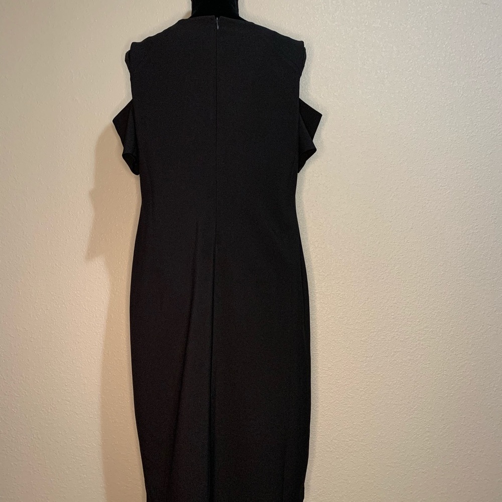 Cold-Shoulder little black dress - Picture 4 of 5